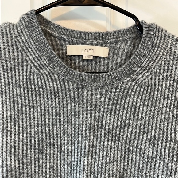 LOFT Chunky Knit Ribbed Wool Blend Gray Sweater w/ Rounded Hem - Size Small - Picture 3 of 13